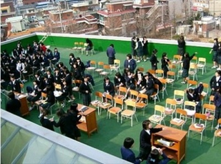 Illustration for article titled South Korean Kids Pull Hardcore April Fools' Pranks